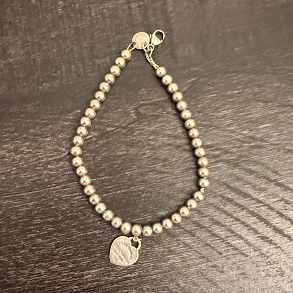 Tiffany & Co. Silver Bead Bracelet with Heart Charm - Picture 3 of 6